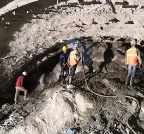 翁源拱顶带模注浆料的施工流程及注意事项